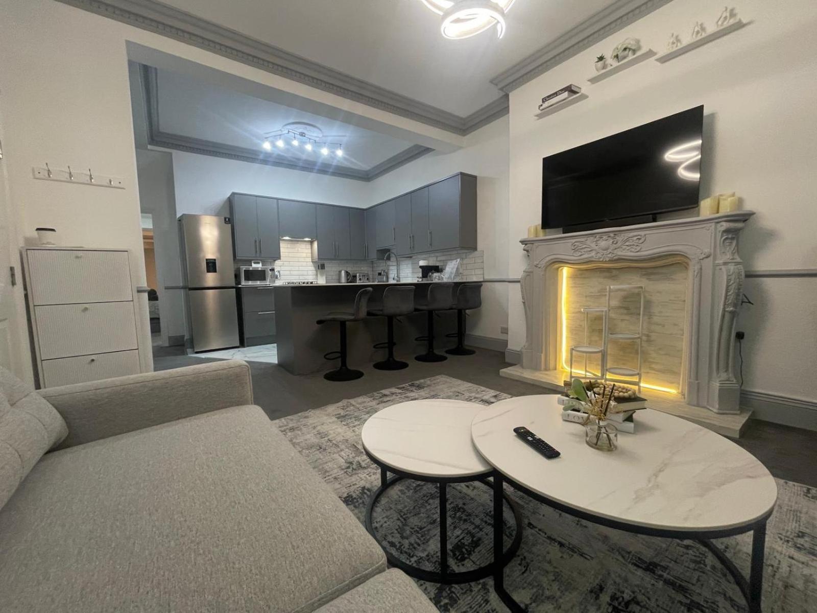 Modern & 1 Bedroom For 4 Guests In Apartment