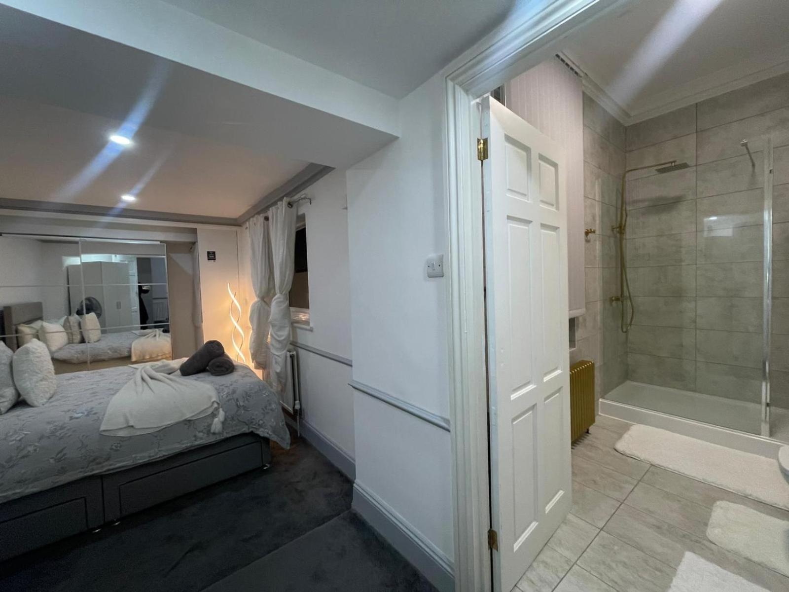 Modern & 1 Bedroom For 4 Guests In