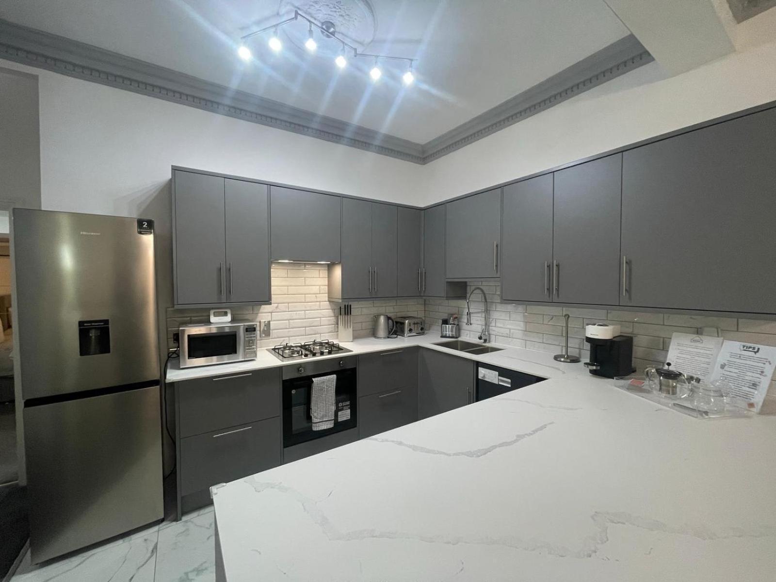 Modern & 1 Bedroom For 4 Guests In Apartment